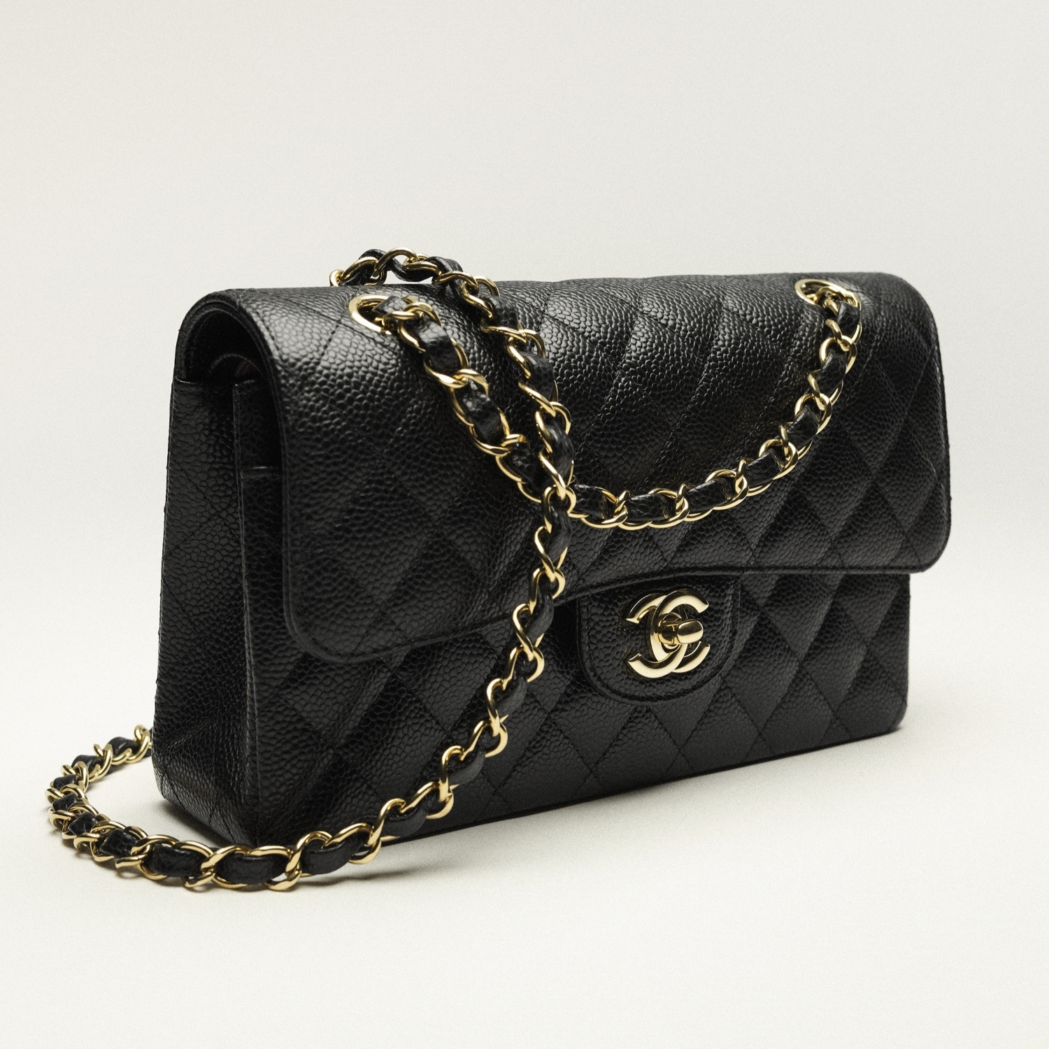 SMALL CLASSIC HANDBAG, BLACK