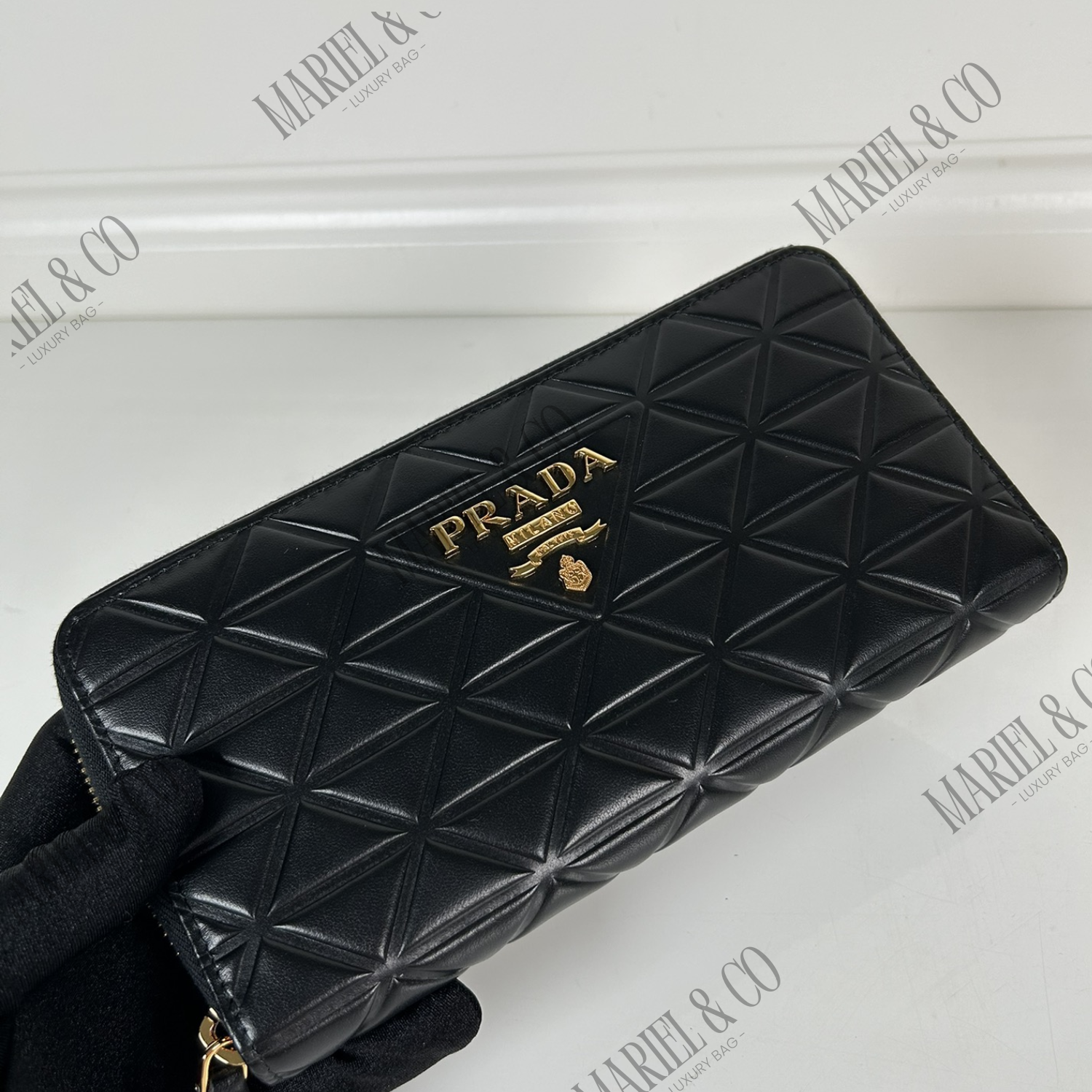 LARGE LEATHER WALLET, BLACK/ GOLD